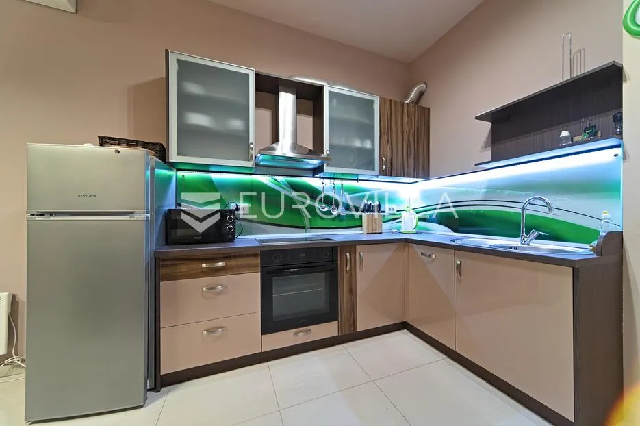 osijek, centar, najam uređenog četverosobnog stana površine 94 m² - slika 5