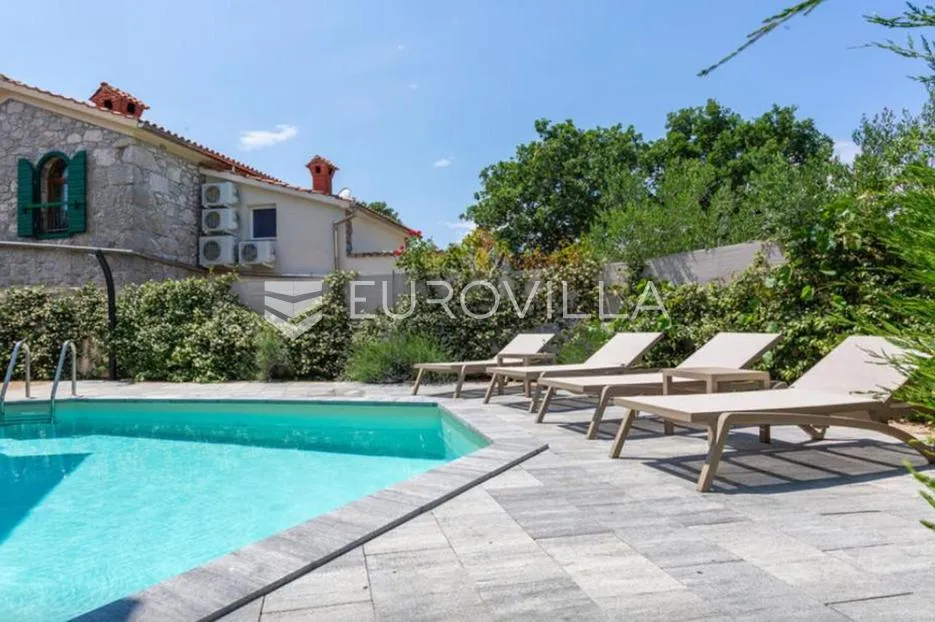 krk, dobrinj, moderna dvojna kuća s bazenom i saunom 107 m², okućnica 315 m² - slika 3