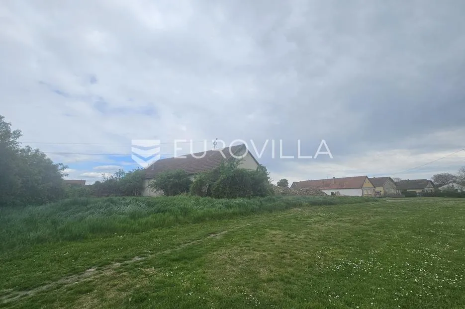 baranja, čeminac kozarac zemljište 10.224 m² s 9 starijih građevina - slika 4