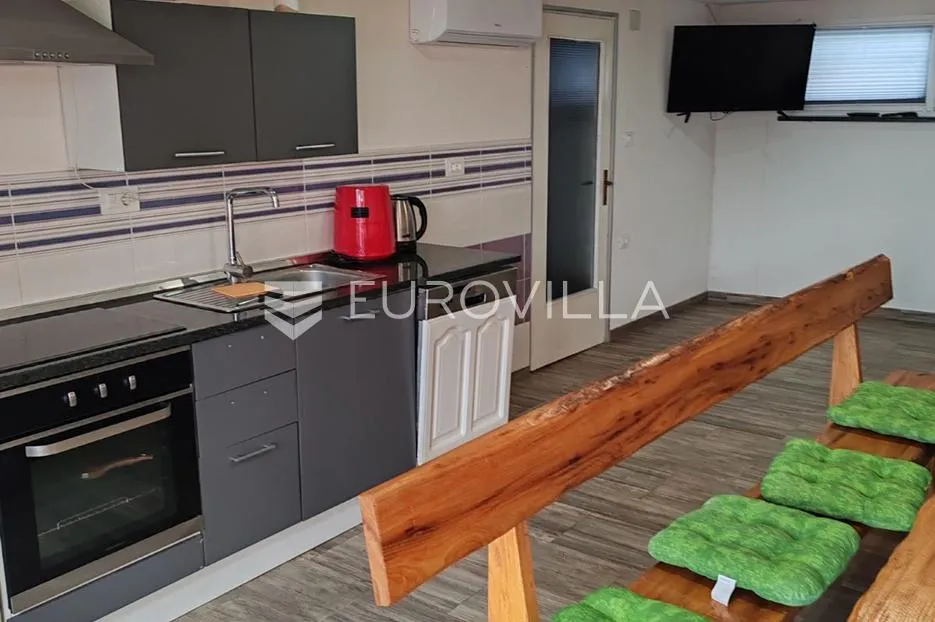 istra, tinjan, samostojeća kuća s bazenom i okućnicom 350m2 - slika 5