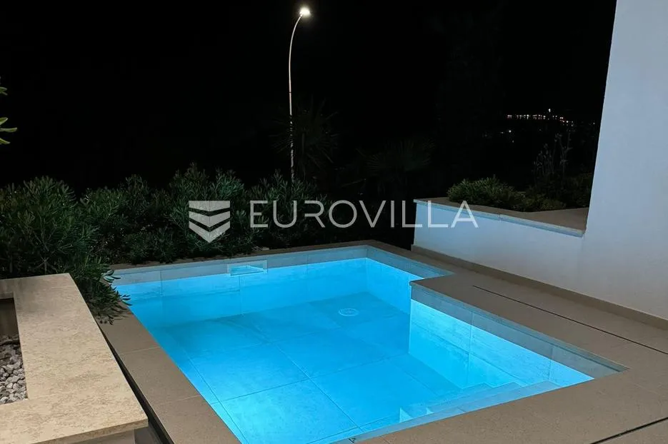opatija, luksuzan stan s vrtom, bazenom, i red do mora, novogradnja - slika 21