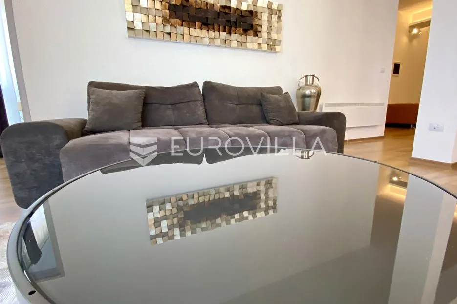 istra, pula, luksuzan, moderno opremljen trosoban stan 85 m² - slika 21