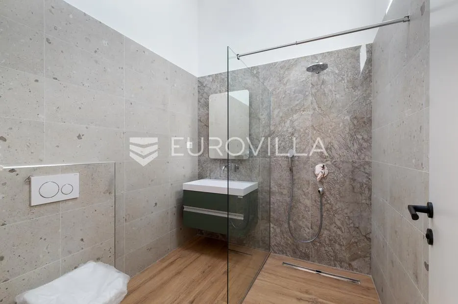 istra, majkusi, luksuzna novogradnja s bazenom na parceli od 868 m² - slika 24