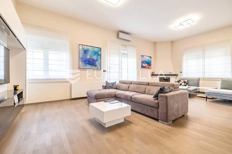 zagreb, jelekovići, prekrasna vila nkp 303,5 m2 na parceli 1786 m2 - slika 9