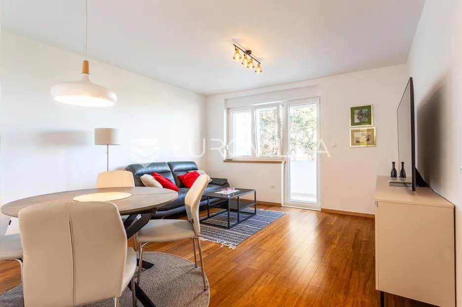 split, skalice, renoviran dvosoban stan 61 m², prvo useljenje, dugoročno - slika 4