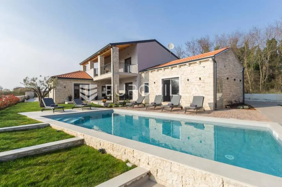 sveti lovreč, prekrasna vila s bazenom na uređenoj okućnici od 1874m2 - slika 29