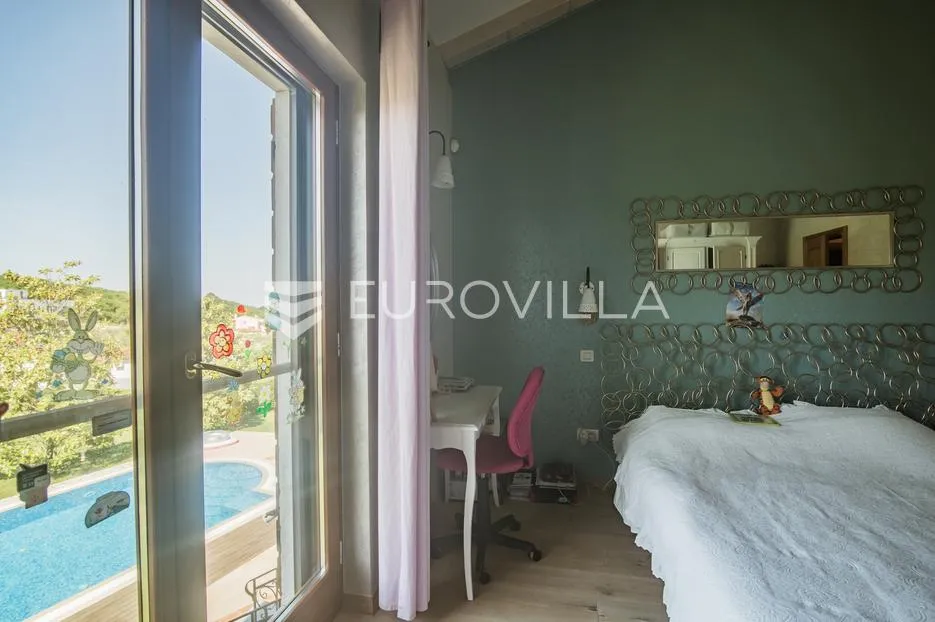 istra, šorići, luksuzna kamena kuća, 388 m², s bazenom i građevinskim zemljištem 4621 m² - slika 10
