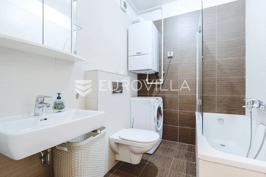 zagreb, centar, prekrasan dvosoban stan 44 m² - slika 8