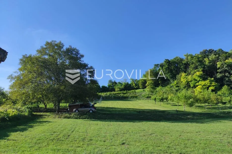 Požega, Novo Selo, dva zemljišta za odmor s objektima - Novo Selo, Požega