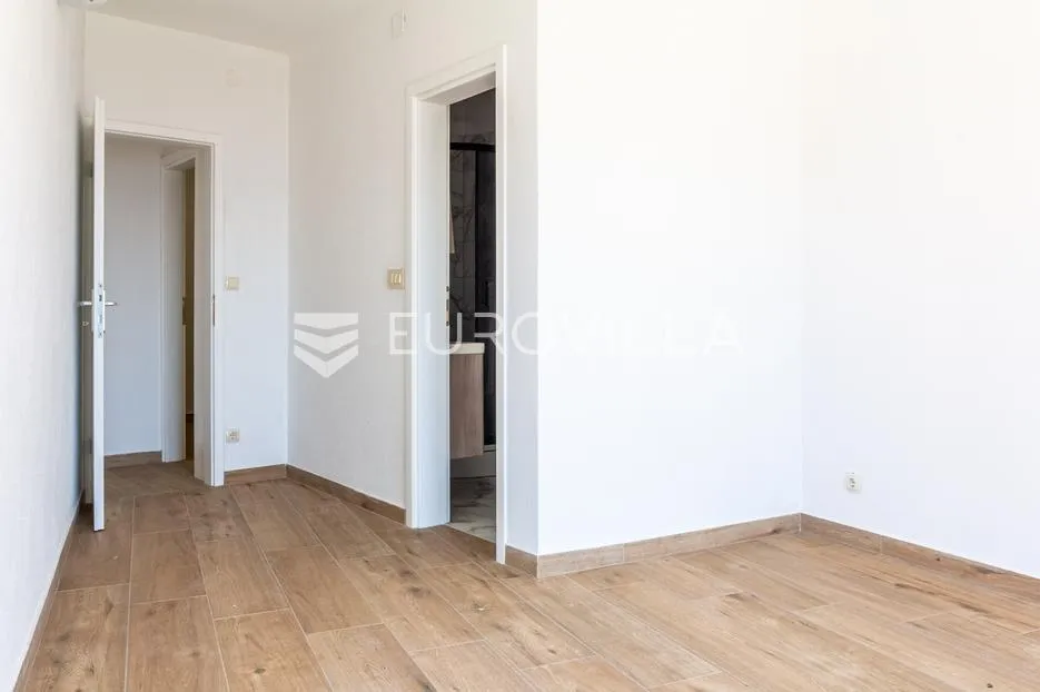 brač, bol, trosoban stan u manjoj zgradi s pogledom na more - slika 8