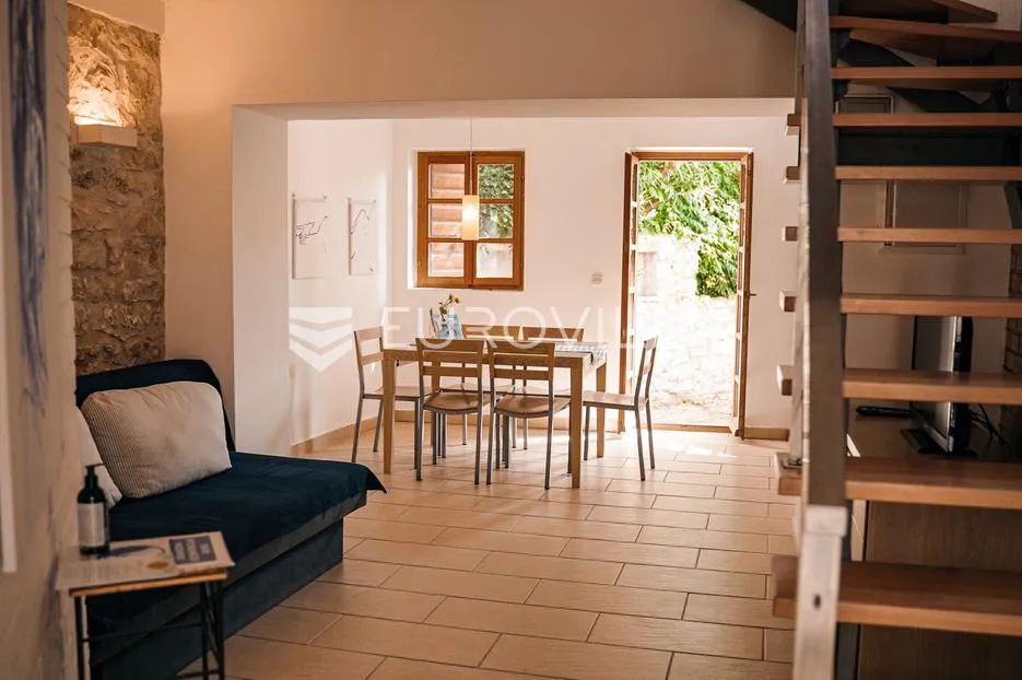 mali lošinj, susak, dvojna tradicionalna kamena kuća 159 m² - slika 2