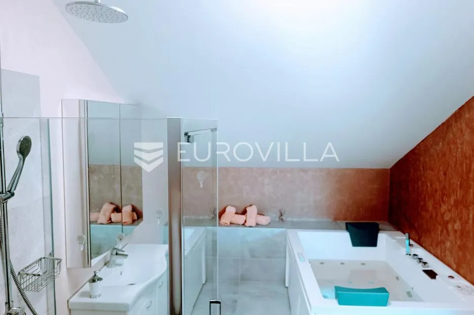 renovirana kamena kuća u okolici pule - slika 8