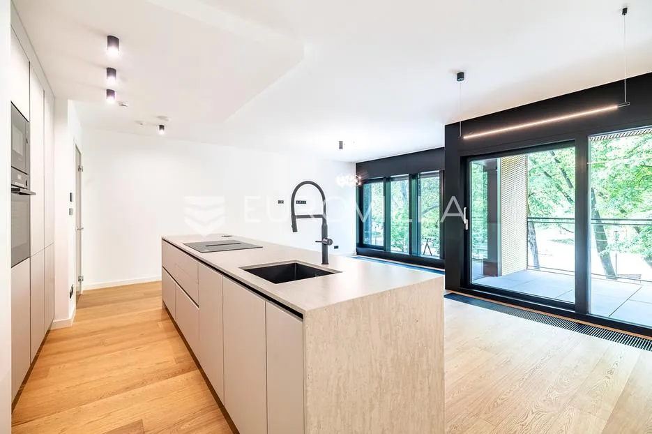 zagreb, donji grad, centar, luksuzan četverosoban stan s loggiom, terasom i vrtom 150 m² - slika 3