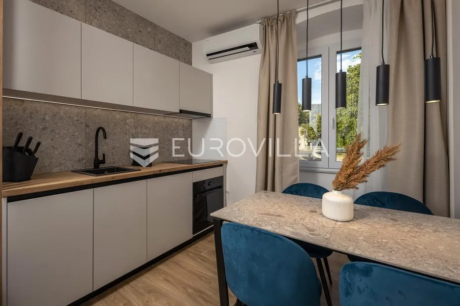 rijeka, centar, novouređen luksuzan stan nkp 98 m2 s tri apartmana - slika 32