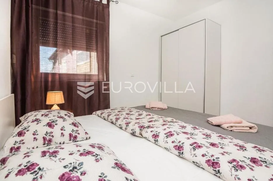 vir, stambeno poslovna zgrada u samom centru otoka 2 apartmana na 1. katu - slika 12