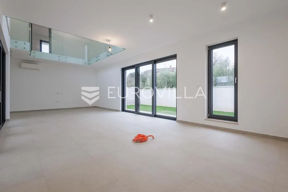 istra, pomer, unikatna, moderna villa 20 m od mora 322 m² - slika 29