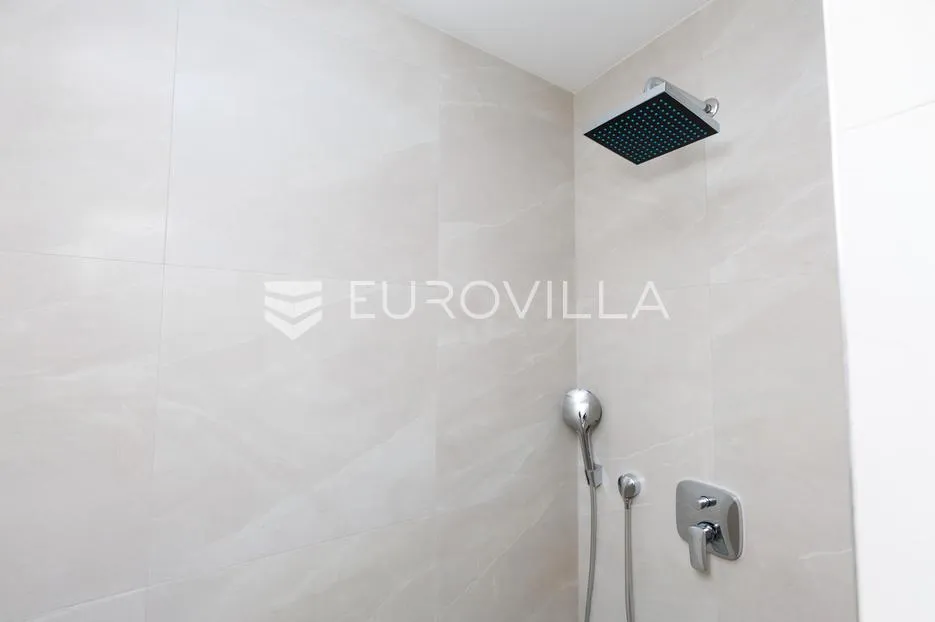 crikvenica, trosoban stan nkp 68 m² s panormaskim pogledom na more - slika 11