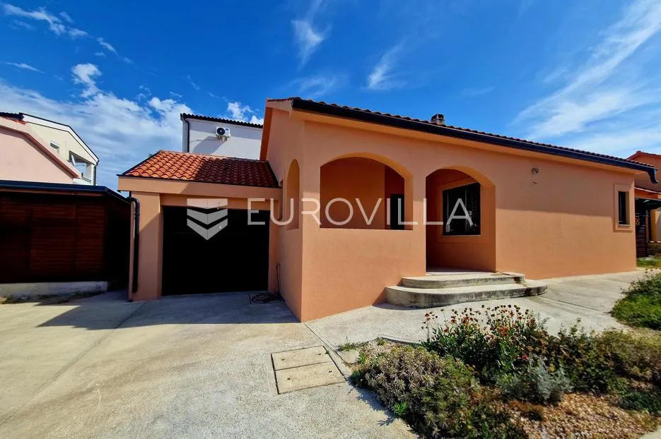 vir, samostojeća prizemnica s garažom i mediteranskim vrtom, 120 m od mora - slika 6