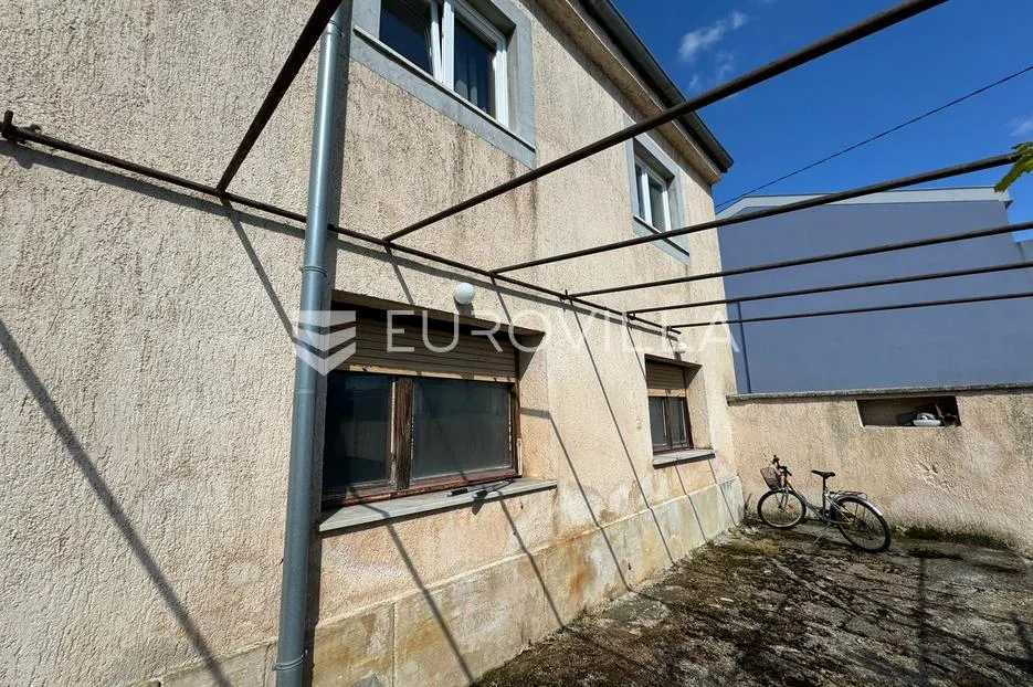 istra, pula, samostojeća kuća u centru s vrtom i garažom - slika 5
