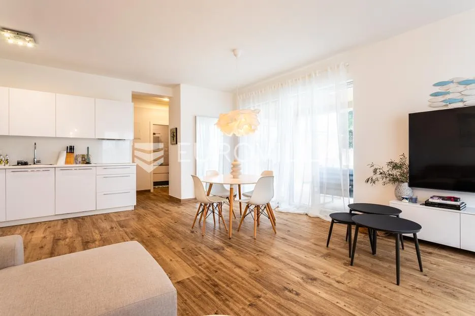 betina, prekrasan trosoban stan s bazenom i pogledom na more, 112,75 m² - slika 10