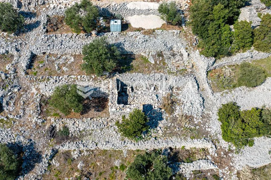 otok korčula, blato, poljoprivredno zemljište s dvije ruševne kamene kućice. - slika 8