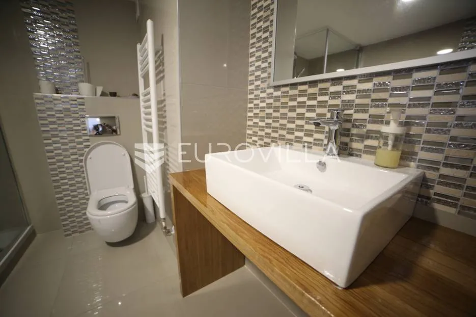 centar stan 205m2 podijeljen na 5 apartmana i sobu - slika 36