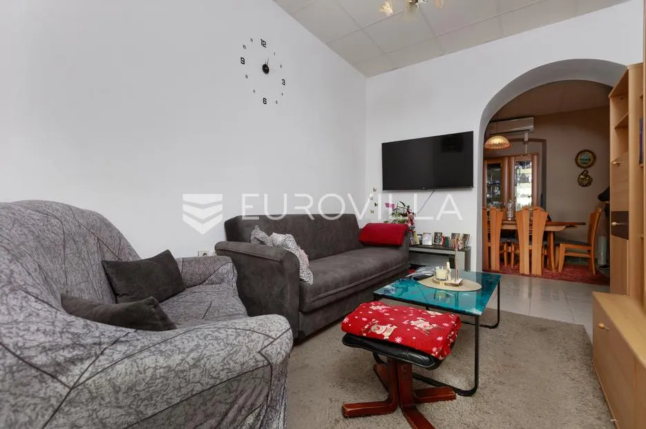 rijeka, zamet, dva uređena stana površine 95 m² s vrtom - slika 5