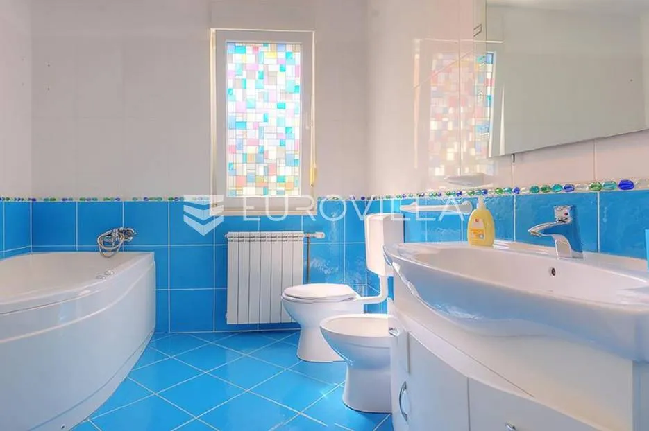 pula, busoler, samostojeća kuća novije gradnje 148 m² sa bazenom, mirna lokacija - slika 12