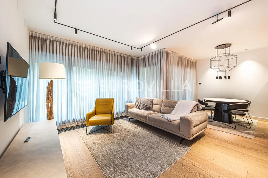 zagreb, donji grad, centar, luksuzan peterosoban stan s loggiom, terasom i vrtom 150 m² - slika 2