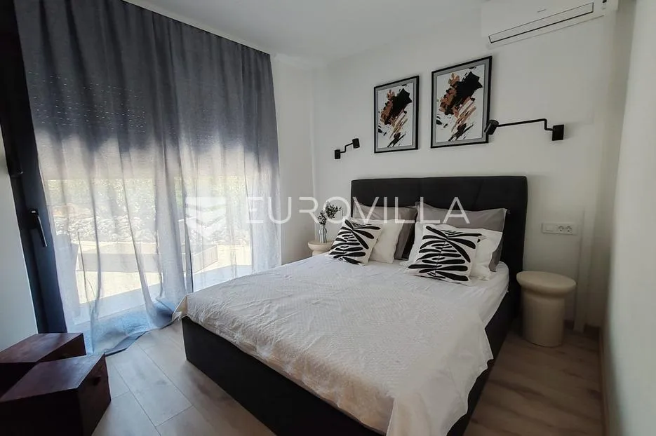 rogoznica, podorljak, novogradnja, moderno uređena kuća s bazenom, 150 m² - slika 12