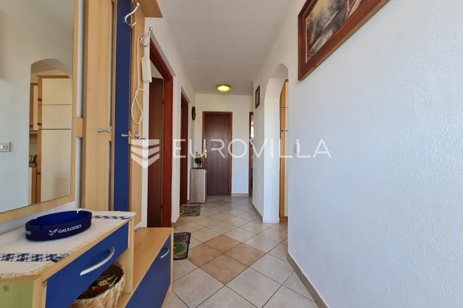 vir, nekretnina na izvrsnoj lokaciji, 40 m od mora, s dva odvojena apartmana - slika 8