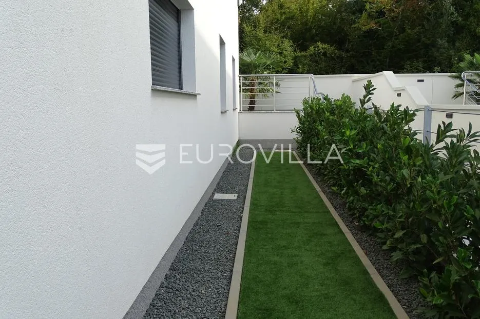 malinska, dva stana ukupne površine 142,20 m² jedinstvena prilika - slika 11