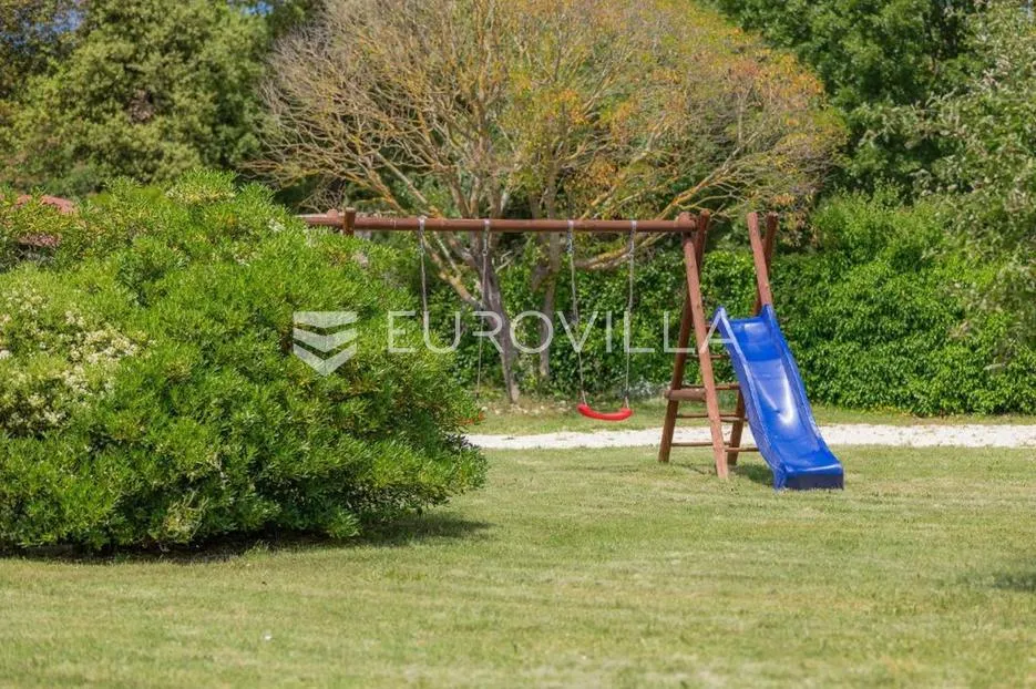 istra, rovinj, predivna kuća na velikoj parceli s gostinjskim objektom i bazenom - slika 40