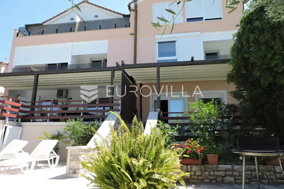 istra, peroj, apartmanska kuća s prekrasnom okućnicom i panoramskim pogledom na brijune - slika 4
