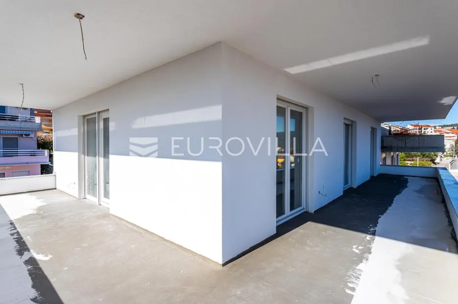 čiovo, okrug gornji, trosoban penthouse s prostranim terasama i pogledom na more, 88.57 m² - slika 5
