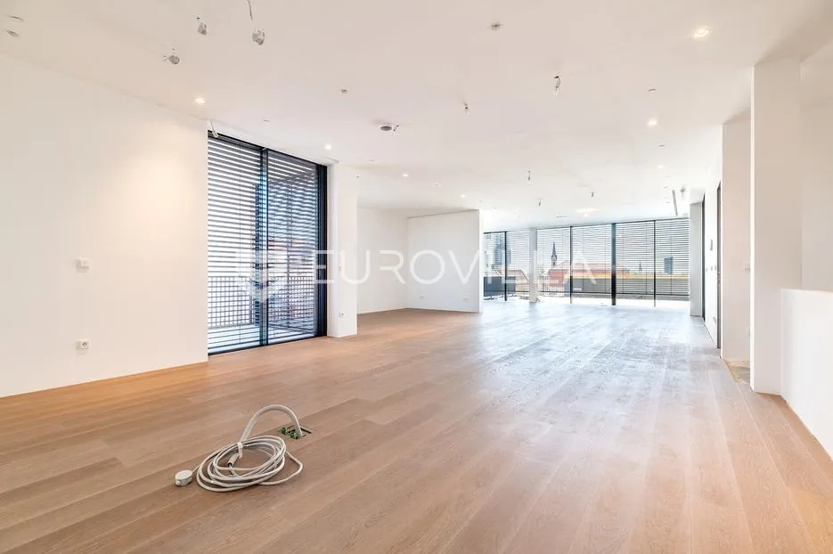 luksuzan trosoban dvoetažan penthouse u kaptol centru - slika 8