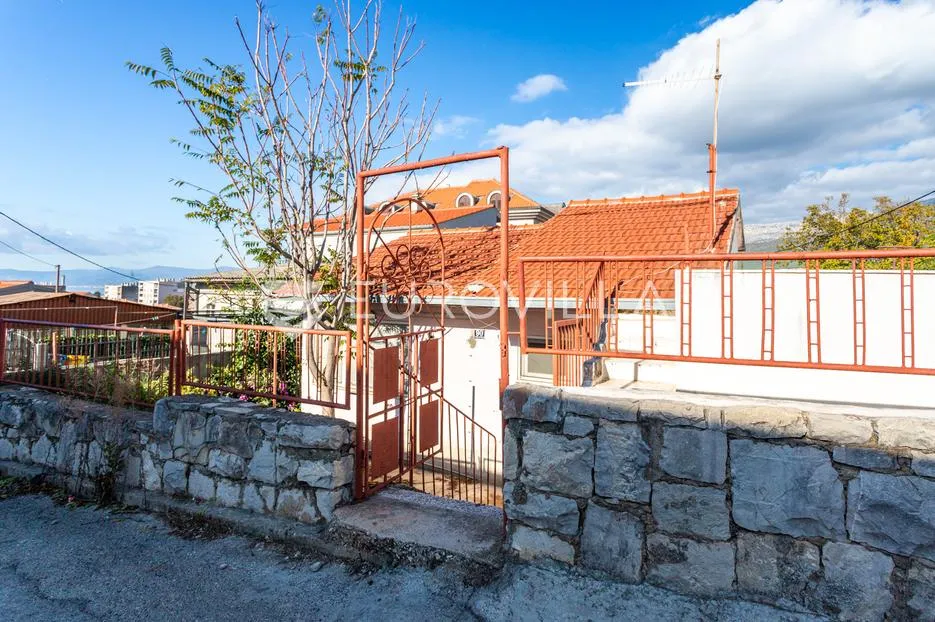 split, brda, stambena prizemnica površine 105 m2 - slika 2