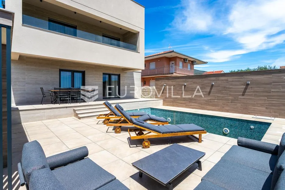 trogir, plano, moderna dizajnerska vila s bazenom - slika 34