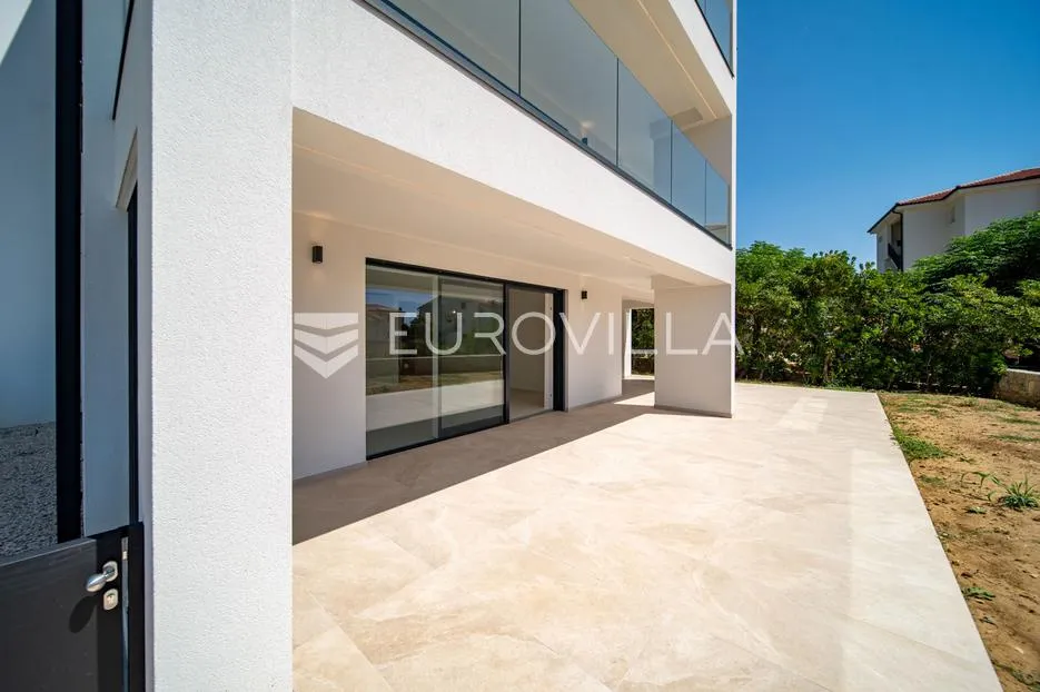 otok rab, barbat, moderan trosoban stan 107 m², privatni vrt - slika 7