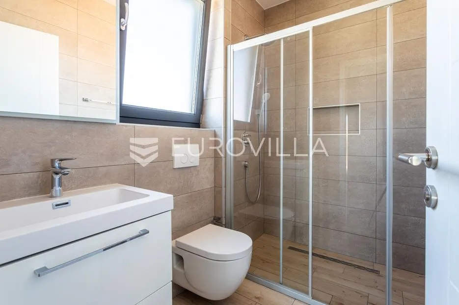 vodice, prostran penthouse s krovnom terasom, 168,79 m² - slika 9