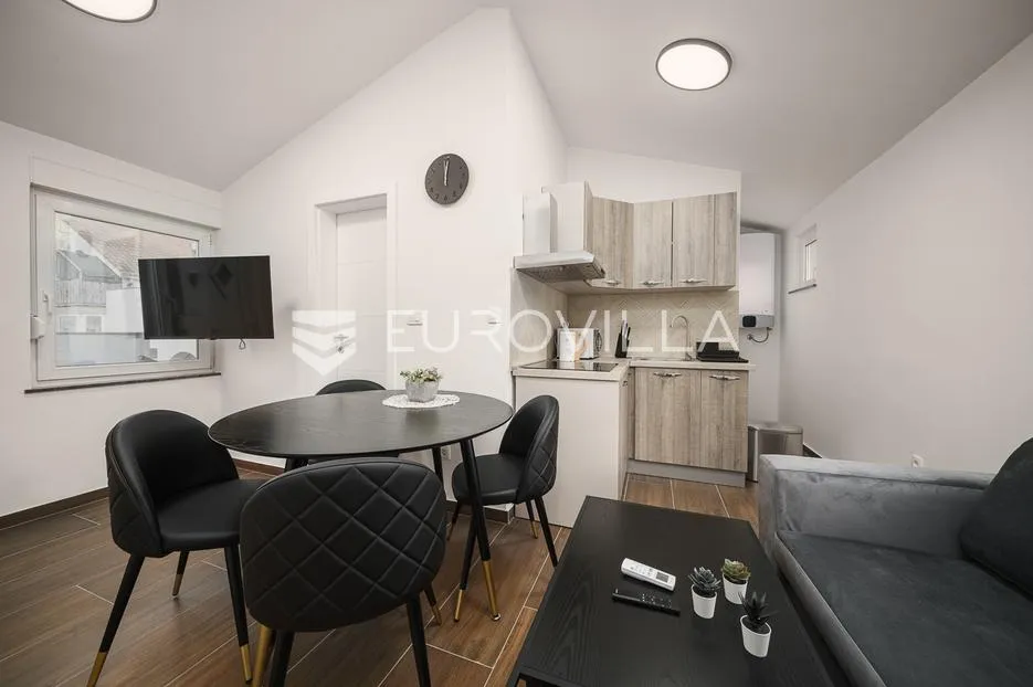čiovo, okrug, vila sa šest apartmanski jedinica i bazenom - slika 10