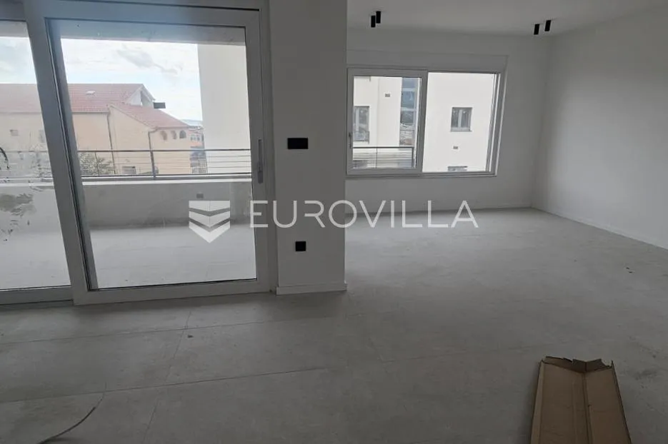 kaštela, luksuzan trosoban stan od 102,1 m² na 1. katu - slika 3