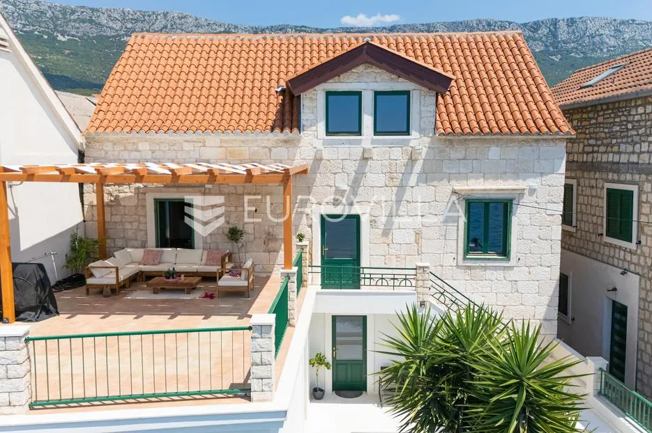 kaštela, kaštel sućurac, predivna kamena kuća uz more - slika 1