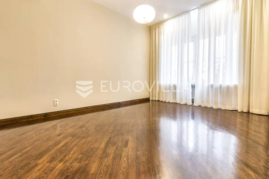 tuškanac luksuzan šesterosoban stan 250m2 s vrtom 600m2 i 2 garaže - slika 17