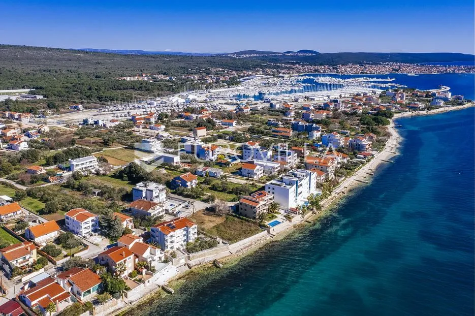 zadar, luksuzna vila s bazenom, savršen spoj elegancije i komfora - slika 73