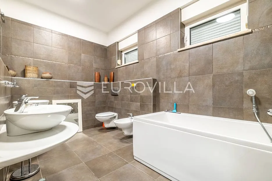 zagreb, šestine, prekrasan trosobni stan 120 m² - slika 8