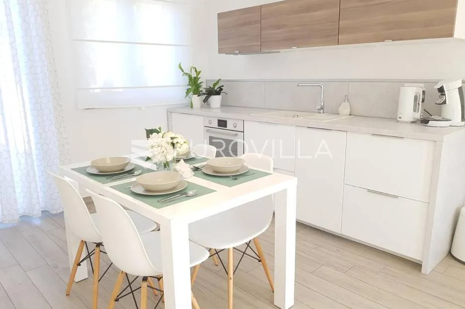 premantura, kuća s četiri apartmana i bazenom - slika 24