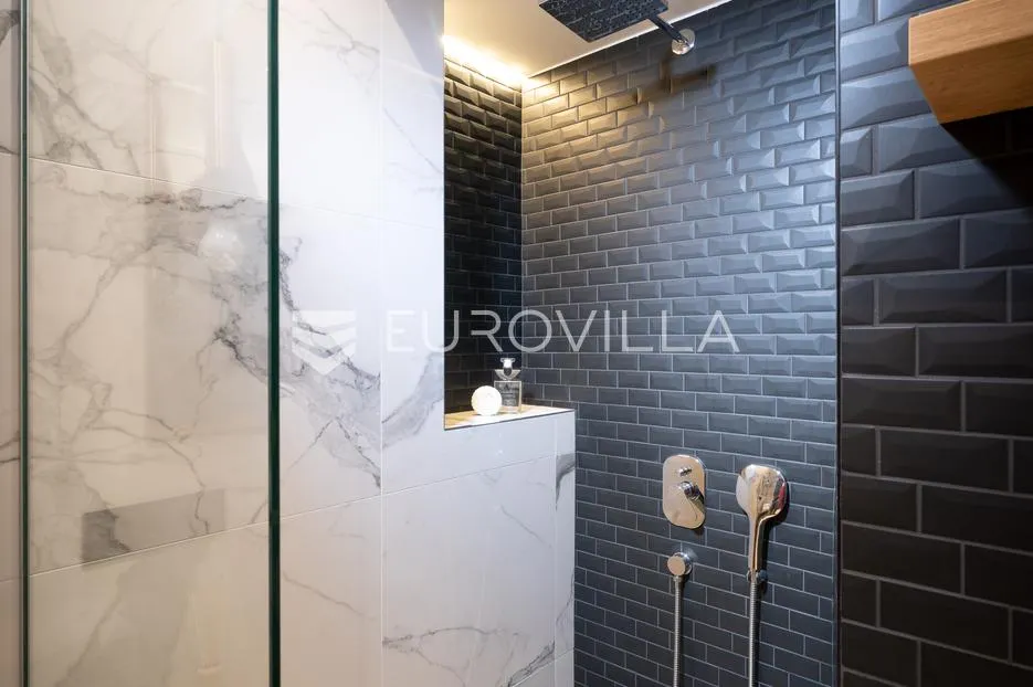 rijeka, centar, novouređen luksuzan stan nkp 115 m2 s tri apartmana - slika 11
