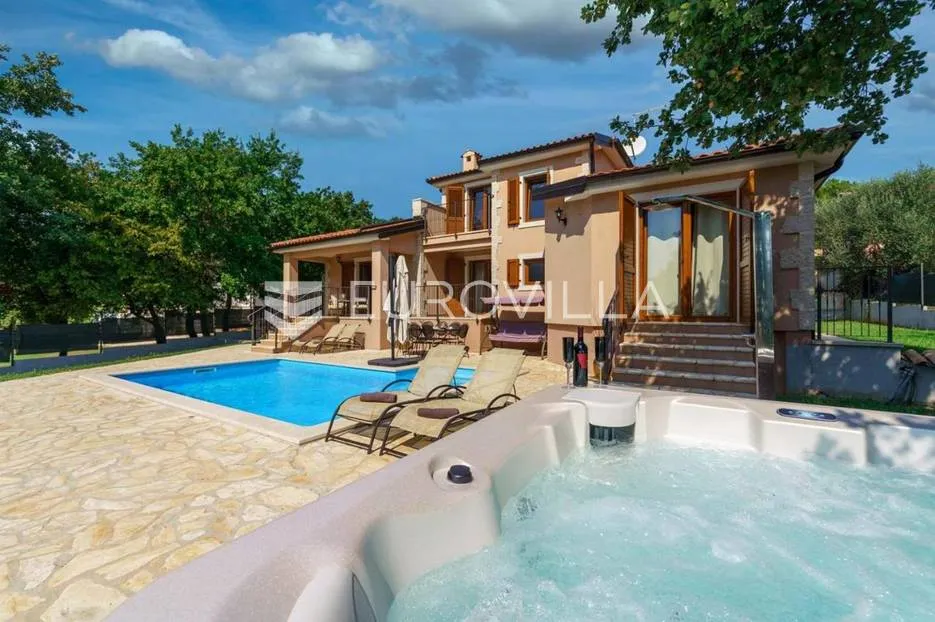 poreč, fuškulin, prekrasna vila okružena zelenilom - slika 2