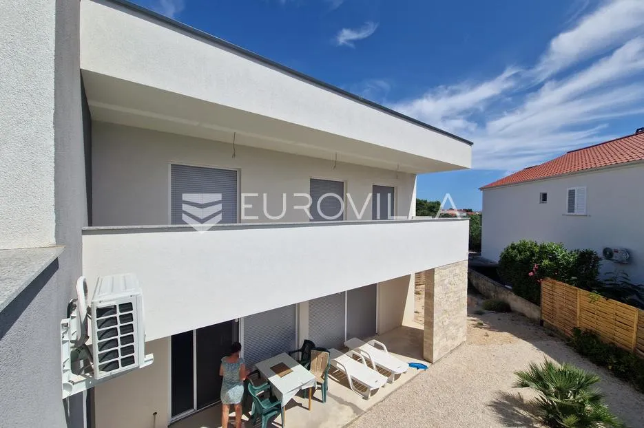 vir, kuća s 4 spavaće sobe u centru otoka bazen i garaža - slika 20